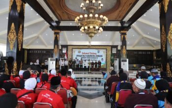 Bupati Warsubi Sambut Kepulangan Jemaah Haji Kloter 60 dan 61 di Pendopo Kabupaten Jombang