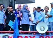 Cicu, Mizar, dan Heriwawan Hujan-hujan Terima Massa Aksi, Tunjukkan Komitmen Kawal Aspirasi Buruh