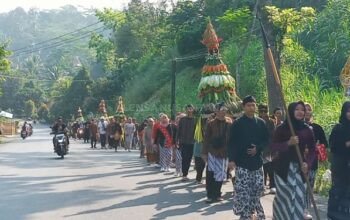 Ruwat dan Kirab Budaya Lokal Desa Masaran Banjarnegara, 15 Gunungan Diarak Ratusan Warga