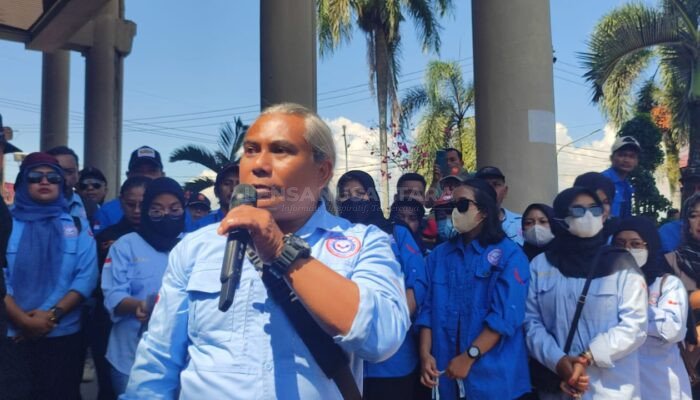Ratusan Massa ProGIB Demo di DPRD Jember Minta Program MBG Tetap Berlanjut