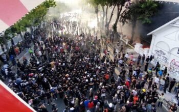 Demo Tolak MBG di Surabaya Berujung Penangkapan Massa, Polisi dan Pendamping Hukum Berbeda Keterangan