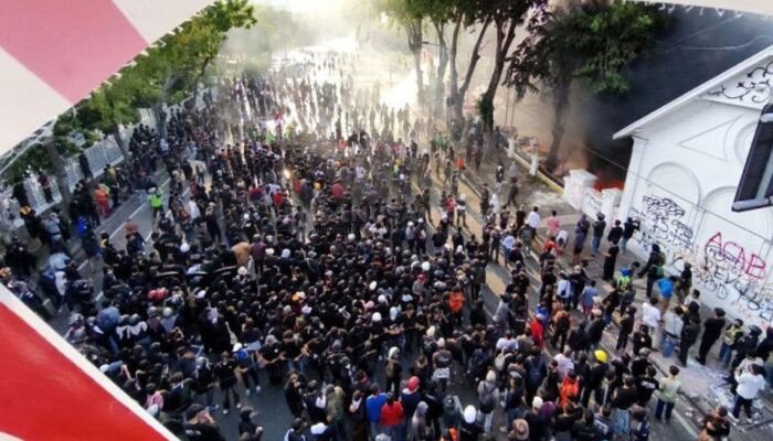 Demo Tolak MBG di Surabaya Berujung Penangkapan Massa, Polisi dan Pendamping Hukum Berbeda Keterangan