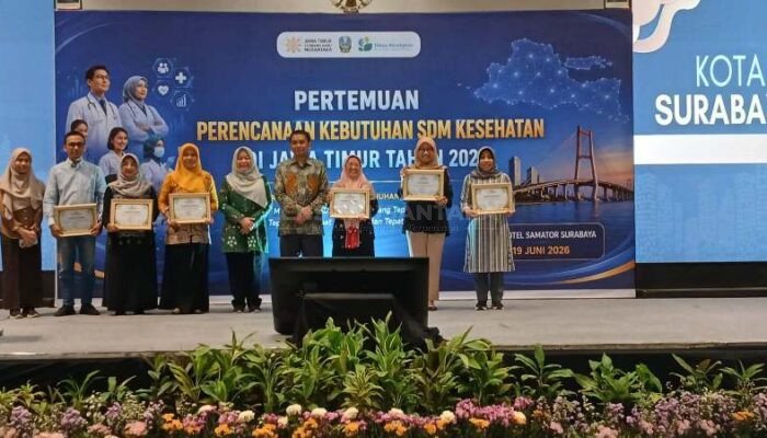 Geser Kota Surabaya, Pamekasan Raih Penghargaan SDMK Terbaik se Jatim