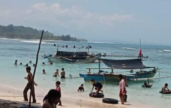 Pantai Laguna Kaur Wajib Dikunjungi Saat Liburan