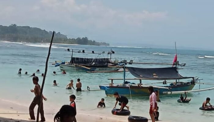 Pantai Laguna Kaur Wajib Dikunjungi Saat Liburan