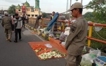 Patroli Rutin Satpol PP Jember, PKL di Gladak Kembar Mulai Tertib