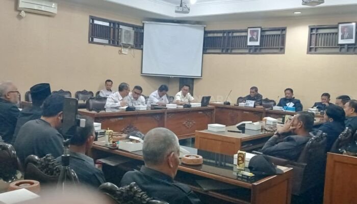 Audensi Pencoretan Anggaran Jalan Desa Sirukun Banjarnegara Sempat Memanas, Kades Lontarkan Kata G**lok ke Dinas