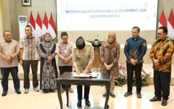 Pemkab Jember Teken Masterplan IAD, Gus Fawait Fokus Pengentasan Kemiskinan di Pinggir Hutan