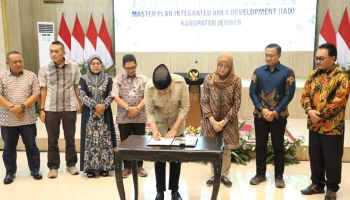 Pemkab Jember Teken Masterplan IAD, Gus Fawait Fokus Pengentasan Kemiskinan di Pinggir Hutan