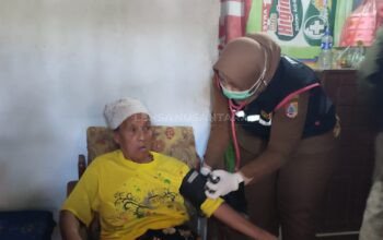 Puskesmas Pakusari Jember Rutin Kunjungi Pasien di Rumah, Lansia Benjolan Perut Dapat Pendampingan Medis