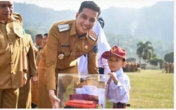 Pemko Sawahlunto Salurkan Bantuan Seragam Sekolah untuk 689 Pelajar dari Keluarga Prasejahtera