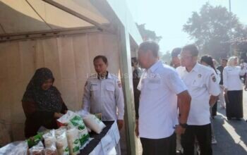 1 Ton Beras & 45 Karton Minyak Ludes! Gerakan Pangan Murah Pemkab Ngawi Diserbu Warga