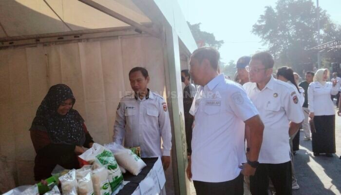 1 Ton Beras & 45 Karton Minyak Ludes! Gerakan Pangan Murah Pemkab Ngawi Diserbu Warga