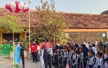 Tutup MPLS 2026, SD Negeri 3 Purwodadi Gelar Jalan Sehat dan Lepas Balon ke Udara