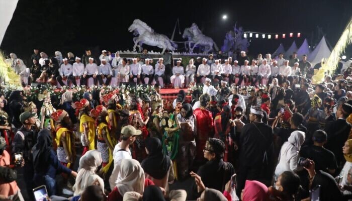 Kereta Kencana hingga Pawai Budaya, Ribuan Warga Rayakan Hari Jadi Purwakarta