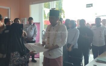Bunga Desaku di Mayang Jember, Gus Fawait Tinjau MPP Mini Serahkan Dokumen Adminduk