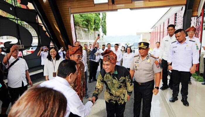Wamenkes RI Serahkan X-Ray Portable untuk Simalungun, Perkuat Percepatan Eliminasi Tuberkulosis