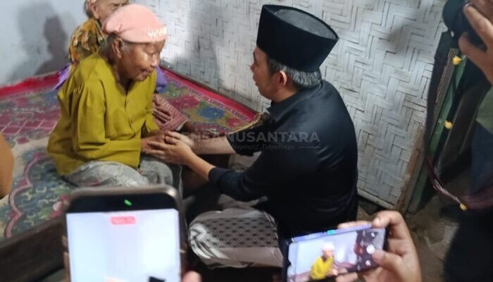 Kunjungi Dua Lansia Bersaudara di Tanggul Jember, Gus Fawait Pastikan Layanan Homecare Datang ke Rumah