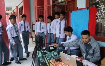 Disdukcapil Sawahlunto Jemput Bola ke Sekolah, Program “Jempol Narsis” Permudah Perekaman KTP-el Siswa