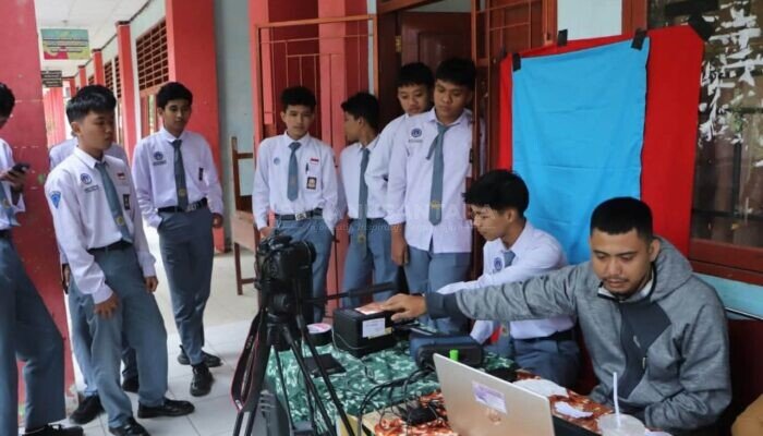 Disdukcapil Sawahlunto Jemput Bola ke Sekolah, Program “Jempol Narsis” Permudah Perekaman KTP-el Siswa