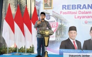 Layanan Adminduk Jember Berbenah, Gus Khozin Dorong Penambahan Mesin Cetak e-KTP