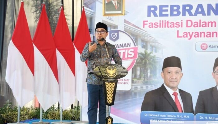 Layanan Adminduk Jember Berbenah, Gus Khozin Dorong Penambahan Mesin Cetak e-KTP