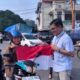 Kesbangpol Sawahlunto Bagikan Bendera Merah Putih, Semarakkan HUT ke-81 RI