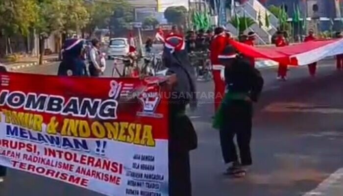 Kirab Merah Putih PNIB Di Jombang: Gema Kemerdekaan, Sambut Muktamar NU Ke-35 & Solidaritas Untuk Flores NTT