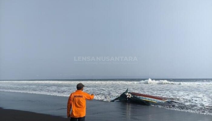 Tiga Nelayan Hilang di Perairan Pantai Paseban, BPBD Jember Lanjutkan Operasi SAR