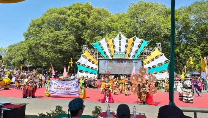 SDN Sukosari 1 Tampil Memukau di Pawai Budaya Hari Jadi Bondowoso ke-207