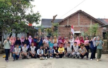 KKN di Desa Adipasir Banjarnegara, Mahasiswa UMNU Kebumen, Ajarkan Masyarakat Buat Pupuk Organik