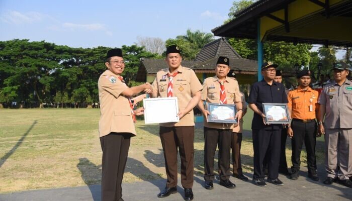 Kapolres Aryo Dapat Penghargaan Atas Peran Aktif Polres Bondowoso Operasi SAR Gunung Piramid