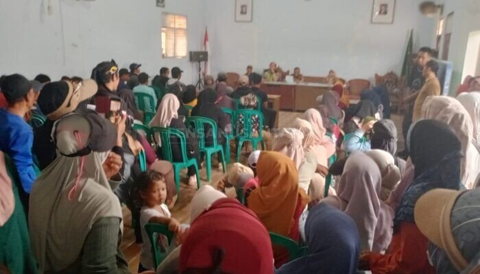 Ratusan Warga Wanadri Banjarnegara, Menolak Keras Truk Pasir Putih Lewat di Jalur Jalan Dusun Silangit